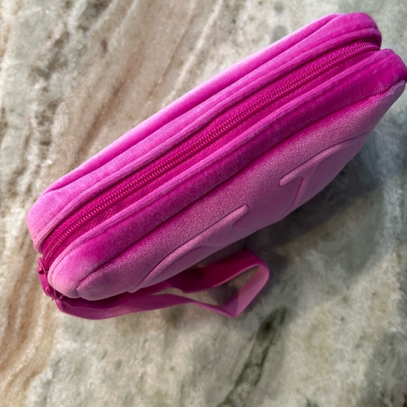 NEW ~ VALENTINO VELVET BEAUTY BAG WRISTLET - Picture 8 of 11